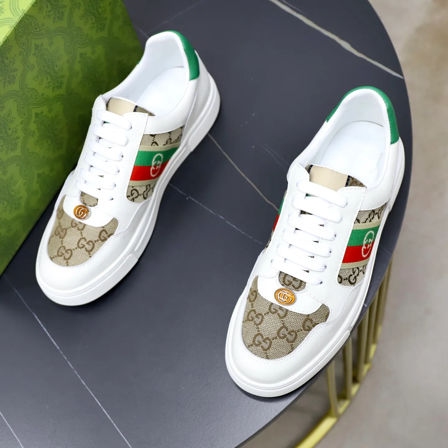 Ex-factory price: 420💰🙅‍♂️🙅‍♂️🙅‍♂️ Brand: Gucci GUCCi Standard code: 38-44 (45 customized) Grade: Same as the official website Material: Original leather splicing, comfortable and breathable sheepskin lining, original wear-resistant outsole Style category: Men's fashionable casual shoes, running, sports shoes, noble luxury brand elements, top luxury Color: actual picture color